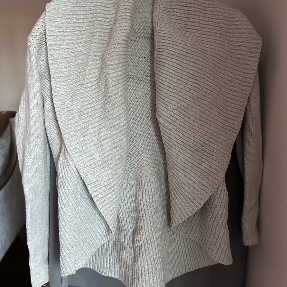 Vince Sweater Size Small